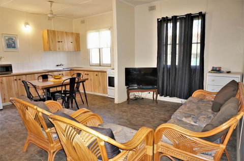 Exmouth Villas Unit 29 - Affordable 3 Bedroom Villa With A Great Location - Accommodation Nelson Bay 2