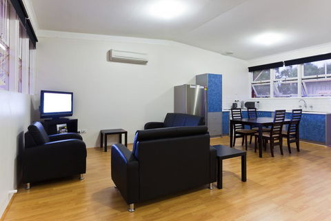 Exmouth Villas Unit 33 - Renovated Holiday Villa A Short Walk From Town Centre - Accommodation Nelson Bay 2