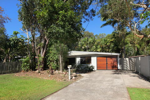 FABULOUS HOLIDAY HIDEAWAY - COOLUM BEACH - Accommodation Nelson Bay 2