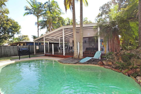 FABULOUS HOLIDAY HIDEAWAY - COOLUM BEACH - Accommodation Nelson Bay 0