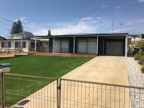 Family Tides - Accommodation Nelson Bay 2