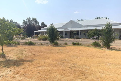 Farm House At The Gateway To The King Valley - Accommodation Nelson Bay 2