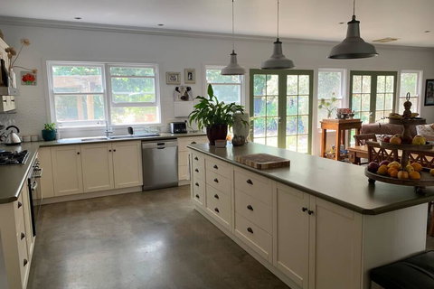 Farm House At The Gateway To The King Valley - Accommodation Nelson Bay 3