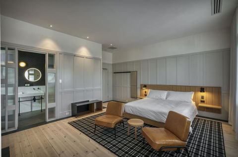 Farmers Home Hotel - Accommodation Nelson Bay 2