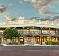 Farmers Home Hotel - Accommodation Nelson Bay