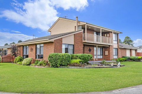 Fauxs Den - Accommodation Nelson Bay 0