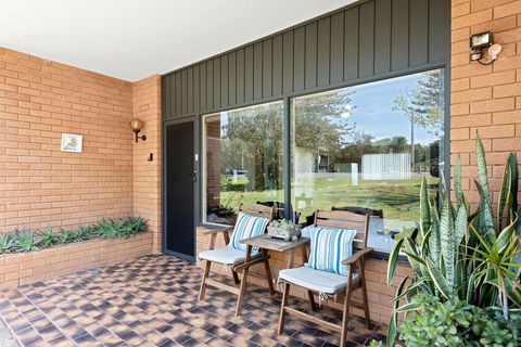 Fi's Beach House - Accommodation Nelson Bay 1
