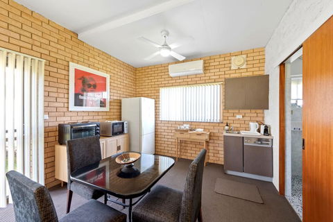 Fi's Beach House - Accommodation Nelson Bay 3