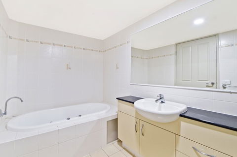 Flightdeck 301 5-7 Clarence Street - Accommodation Nelson Bay 2