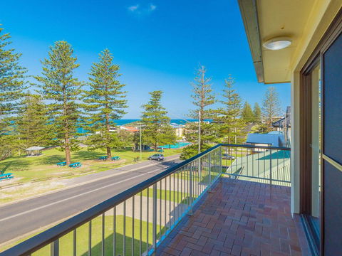 Flinders Lodge - Fantastic Views, Opposite Main Beach - Accommodation Nelson Bay 3