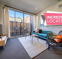 Floral on Frew - Heart of the CBD - Wifi - Netflix - Nelsons Bay Accommodation