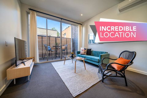 Floral On Frew - Heart Of The CBD - Wifi - Netflix - Nelsons Bay Accommodation 0