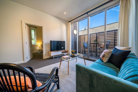 Floral On Frew - Heart Of The CBD - Wifi - Netflix - Nelsons Bay Accommodation 3