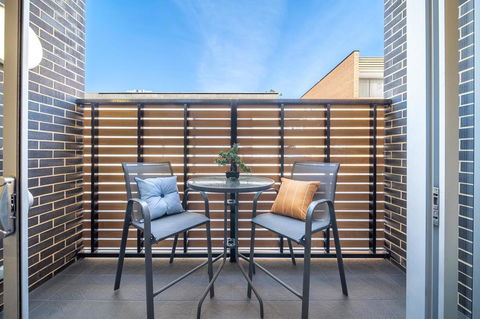 Floral On Frew - Heart Of The CBD - Wifi - Netflix - Nelsons Bay Accommodation 2
