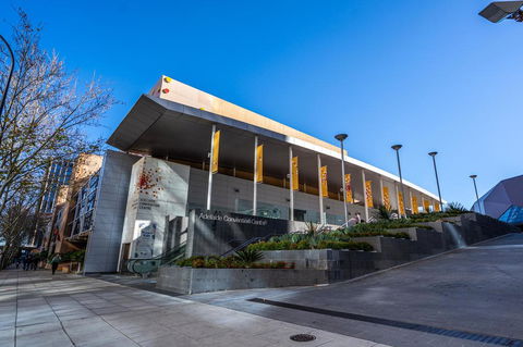 Floral On Frew - Heart Of The CBD - Wifi - Netflix - Nelsons Bay Accommodation 1