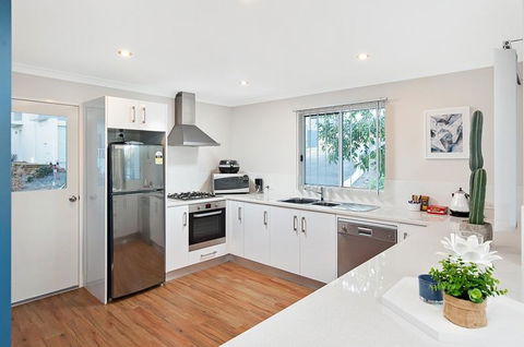 Forest View Villa - Nelsons Bay Accommodation 2