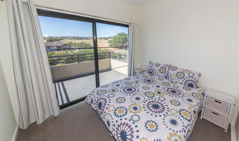 Front 9 Then Dine - 3/61 St Andrews Boulevard - Accommodation Nelson Bay 1