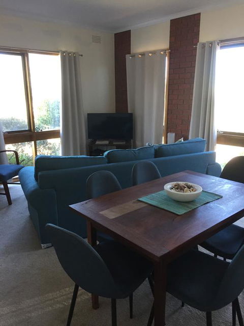 Garland Grove - Accommodation Nelson Bay 3