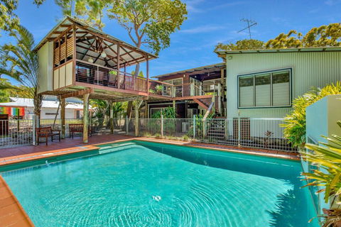 Gecko's Rest - Rainbow Shores, Executive Beach House, Pet Friendly, Pool, Wi-fi - Accommodation Nelson Bay 0