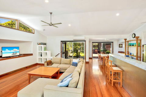 Gecko's Rest - Rainbow Shores, Executive Beach House, Pet Friendly, Pool, Wi-fi - Accommodation Nelson Bay 2
