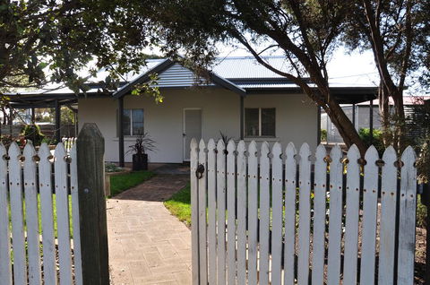 Girraween House - Nelsons Bay Accommodation 0