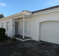 Glenelg Holiday Apartments-Colonial Square - Accommodation Nelson Bay