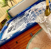Glenway House Spa Oasis Rockingham - Nelsons Bay Accommodation