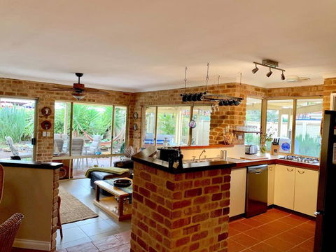 Glenway House, Spa Oasis Rockingham - Nelsons Bay Accommodation 2