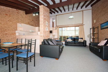 Gowrie Avenue, Bay Parklands, Townhouse 06, 2 with Accommodation Nelson Bay