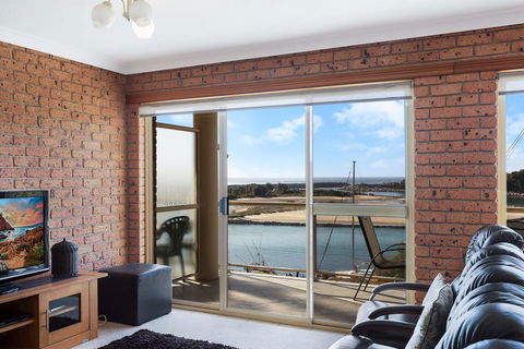 Grand Pacific 2 Unit 2 - Accommodation Nelson Bay 2