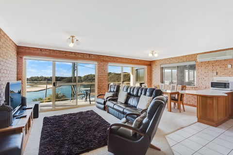 Grand Pacific 2 Unit 2 - Accommodation Nelson Bay 0