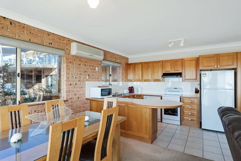 Grand Pacific 2 Unit 2 - Accommodation Nelson Bay 1
