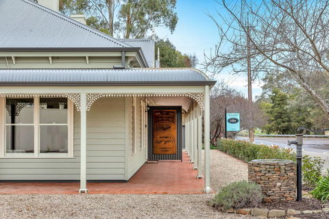 Grandview Accommodation - The Flaxley Apartments - Accommodation Nelson Bay 1