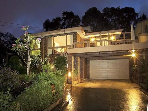 Great Views/Location 5 Bedrooms In Glen Waverley - Accommodation Nelson Bay 0