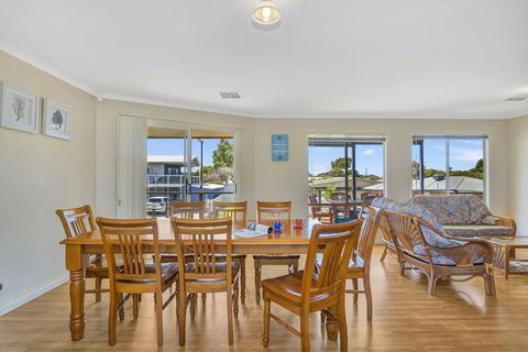 Green Reef Beach House - Nelsons Bay Accommodation 3