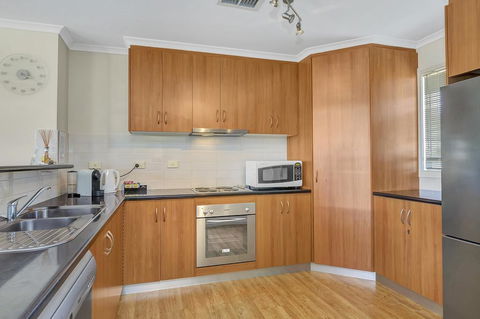 Green Reef Beach House - Nelsons Bay Accommodation 2