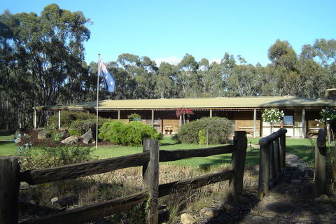 Gunyah Valley Retreat - Accommodation Nelson Bay 0