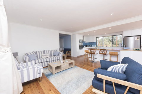 HAMPTONS - Nelson Bay Accommodation.com 3