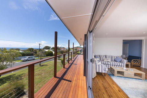 HAMPTONS - Nelson Bay Accommodation.com 2