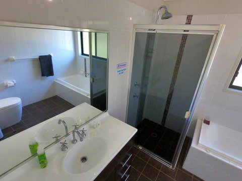 Hartley Hill Top Views - Accommodation Nelson Bay 3
