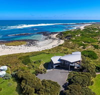 HEARN'S BEACH HOUSE - Accommodation Nelson Bay
