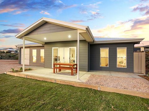 High Tide - Wallaroo Beachfront Property - Pet-Friendly - Accommodation Nelson Bay 1