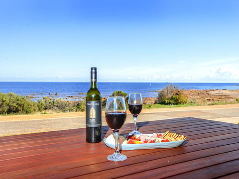 High Tide - Wallaroo Beachfront Property - Pet-Friendly - Accommodation Nelson Bay 0
