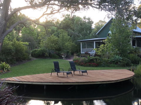 Hillview Chalet - Accommodation Nelson Bay 1