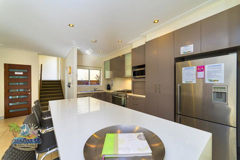 Holiday Home Bayhill Manor - Accommodation Nelson Bay 2