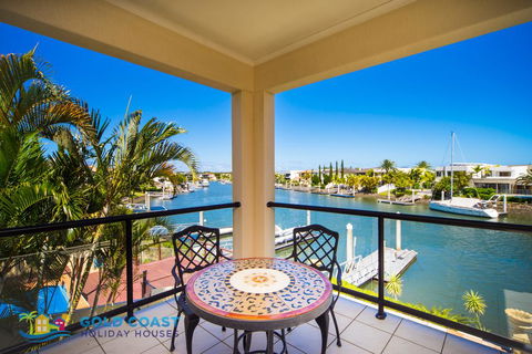 Holiday Home Luxe @ Sanctuary Cove - Accommodation Nelson Bay 3