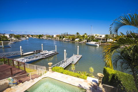 Holiday Home Luxe @ Sanctuary Cove - Accommodation Nelson Bay 1