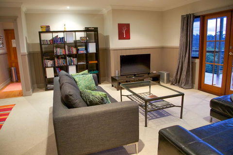 Ironstone Views - Accommodation Nelson Bay 2