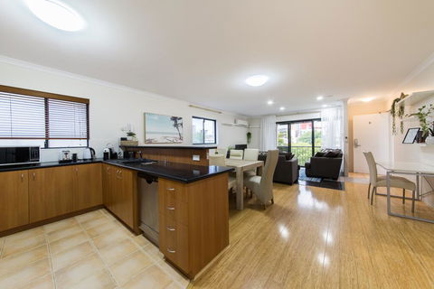 ISOLATION READY!! Super Size Me!! Top Location. Isolation Ready. Sanitised. Free CAT Bus, Pool, Gym And Everything At Your Finge - Accommodation Nelson Bay 2
