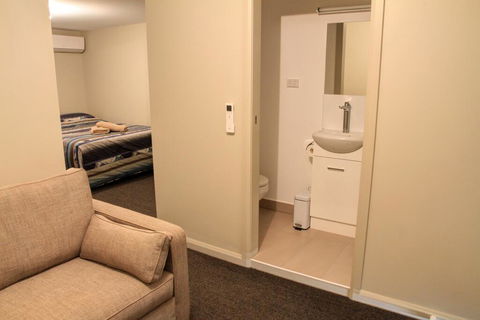 Ivanhoe Hotel Motel - Accommodation Nelson Bay 2